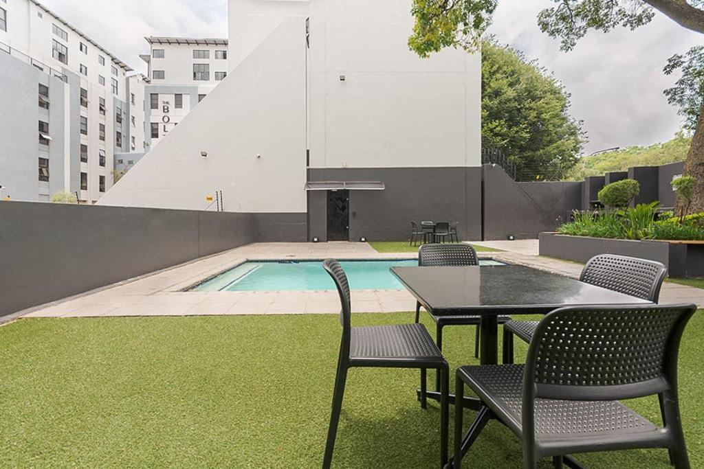 Urban Oasis Apartments At The Bolton Johannesburg Bagian luar foto